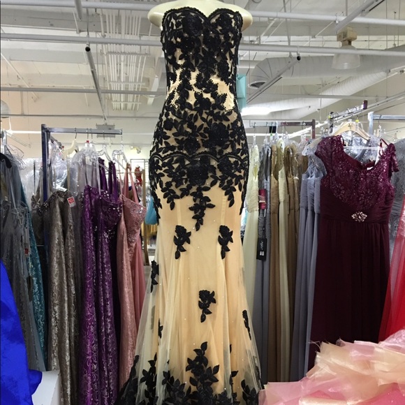 Fancy prom dresses - Picture 1 of 4